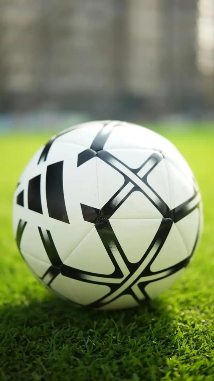 青少年篮球教学场景